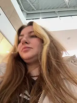 Snapshot of MayaMystic chatting on February 5, 9:15 am MayaMystic online show from February 5, 9:15 am