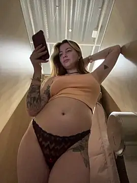 Snapshot of MayaMystic chatting on March 1, 11:39 am MayaMystic online show from March 1, 11:39 am