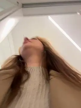 Snapshot of MayaMystic chatting on March 8, 8:33 am MayaMystic online show from March 8, 8:33 am