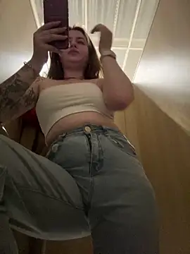 Snapshot of MayaMystic chatting on March 11, 6:19 pm MayaMystic online show from March 11, 6:19 pm