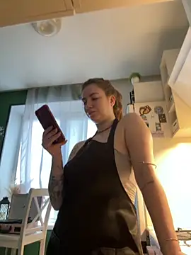 Snapshot of MayaMystic chatting on October 18, 7:09 am MayaMystic online show from October 18, 7:09 am