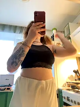 Snapshot of MayaMystic chatting on October 29, 1:13 pm MayaMystic online show from October 29, 1:13 pm