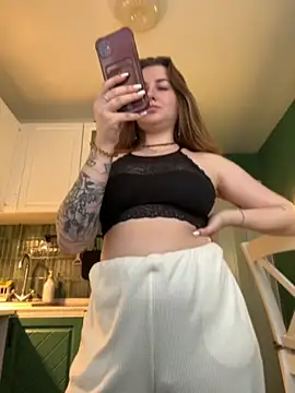 Snapshot of MayaMystic chatting on October 31, 1:01 pm MayaMystic online show from October 31, 1:01 pm