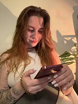 Snapshot of MayaMystic chatting on November 21, 1:10 pm MayaMystic online show from November 21, 1:10 pm