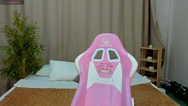 Snapshot of Cheryl__Brown chatting on January 9, 1:30 am Cheryl Brown online show from January 9, 1:30 am