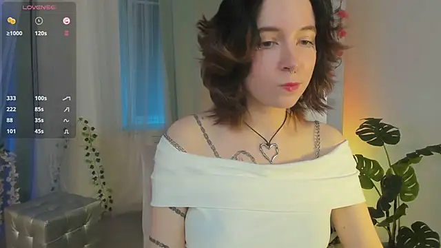 lilithlunna online show from February 18, 9:53 pm
