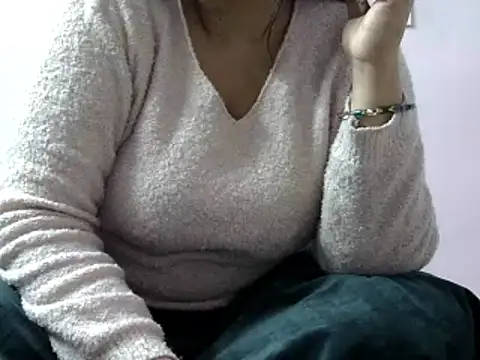 Snapshot of Housewife12 chatting on January 18, 7:38 am Housewife12 online show from January 18, 7:38 am