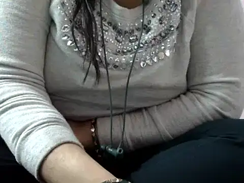 Snapshot of Housewife12 chatting on January 24, 8:13 am Housewife12 online show from January 24, 8:13 am