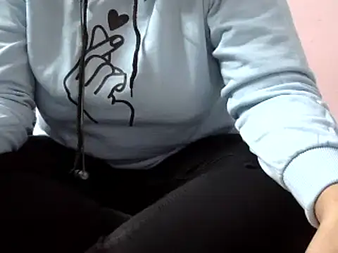 Snapshot of Housewife12 chatting on February 5, 10:41 am Housewife12 online show from February 5, 10:41 am