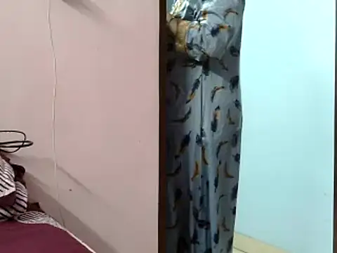 Snapshot of Housewife12 chatting on March 7, 7:16 pm Housewife12 online show from March 7, 7:16 pm