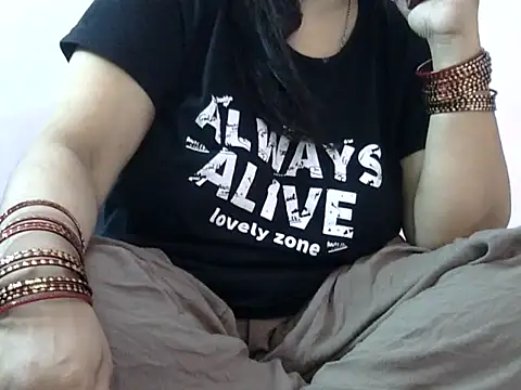 Snapshot of Housewife12 chatting on September 25, 5:55 am Housewife12 online show from September 25, 5:55 am