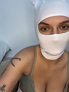 Snapshot of Nikki_Hoee chatting on October 20, 4:18 pm Nikki Hoee online show from October 20, 4:18 pm