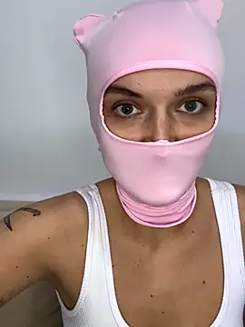 Snapshot of Nikki_Hoee chatting on October 22, 5:56 pm Nikki Hoee online show from October 22, 5:56 pm