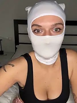 Snapshot of Nikki_Hoee chatting on October 30, 6:19 pm Nikki Hoee online show from October 30, 6:19 pm