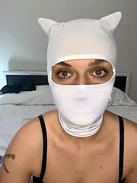 Snapshot of Nikki_Hoee chatting on November 13, 9:58 pm Nikki Hoee online show from November 13, 9:58 pm