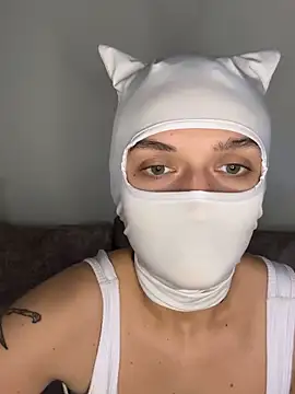 Snapshot of Nikki_Hoee chatting on November 16, 6:35 pm Nikki Hoee online show from November 16, 6:35 pm