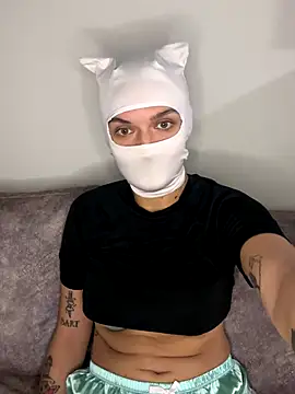 Snapshot of Nikki_Hoee chatting on November 19, 10:21 pm Nikki Hoee online show from November 19, 10:21 pm