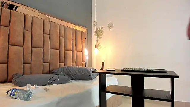victoriaroyce1 online show from February 21, 11:44 am