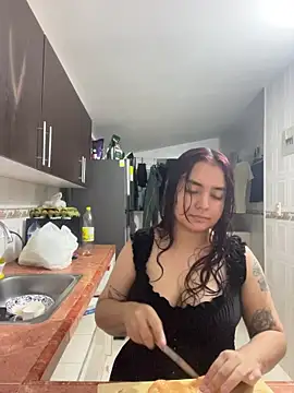 Snapshot of Ema_kraus chatting on February 18, 12:39 am Ema kraus online show from February 18, 12:39 am