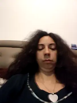 Snapshot of naughty69curls chatting on May 17, 7:21 pm naughty69curls online show from May 17, 7:21 pm