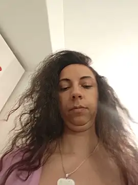 Snapshot of naughty69curls chatting on June 1, 7:04 pm naughty69curls online show from June 1, 7:04 pm