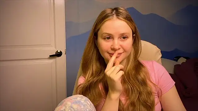 Snapshot of IlonaMurf chatting on October 20, 7:20 am IlonaMurf online show from October 20, 7:20 am