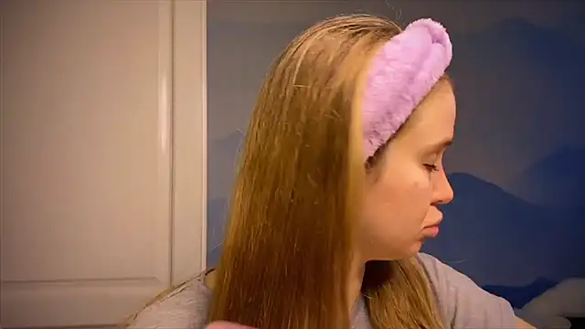 Snapshot of IlonaMurf chatting on October 27, 7:23 am IlonaMurf online show from October 27, 7:23 am