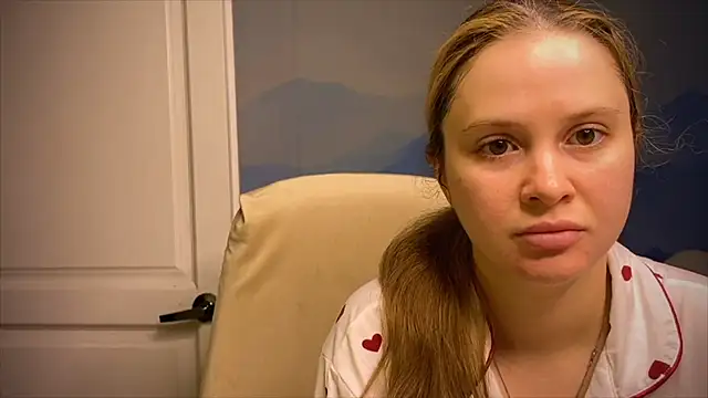 Snapshot of IlonaMurf chatting on October 28, 7:34 am IlonaMurf online show from October 28, 7:34 am