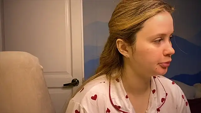 Snapshot of IlonaMurf chatting on November 1, 7:21 am IlonaMurf online show from November 1, 7:21 am