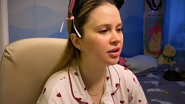 Snapshot of IlonaMurf chatting on December 15, 7:23 am IlonaMurf online show from December 15, 7:23 am