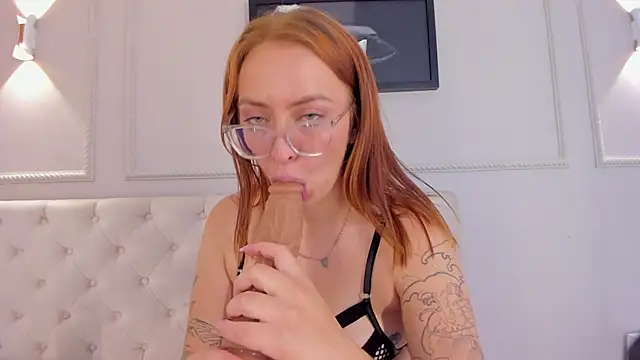 anniemartinezz online show from February 6, 5:51 pm