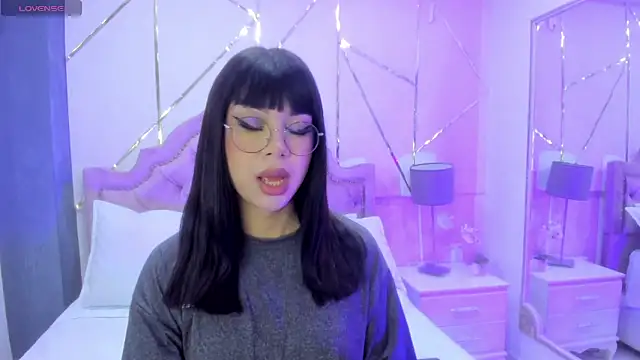 RoseCassie online show from January 11, 12:50 pm