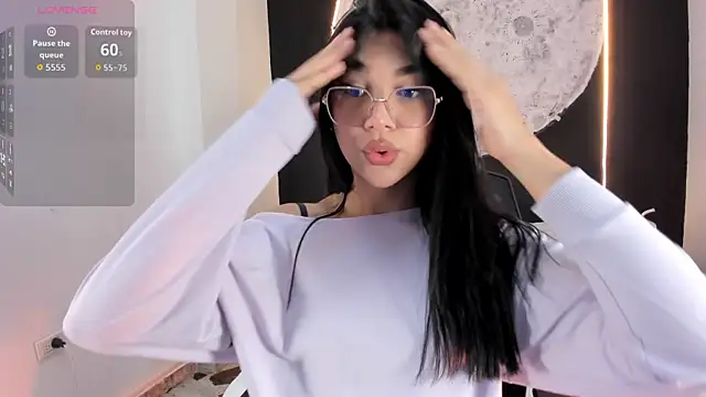 RoseCassie online show from November 6, 1:34 pm