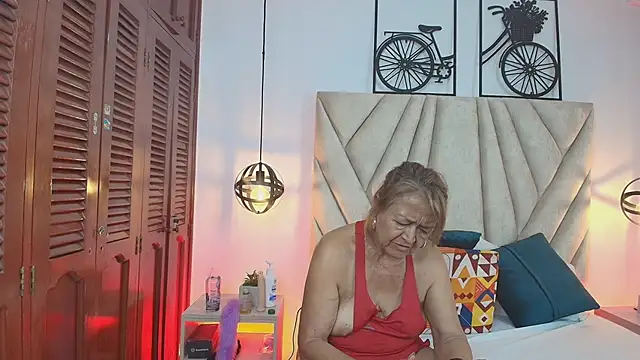 Valentinadiazz1 online show from March 13, 10:32 pm