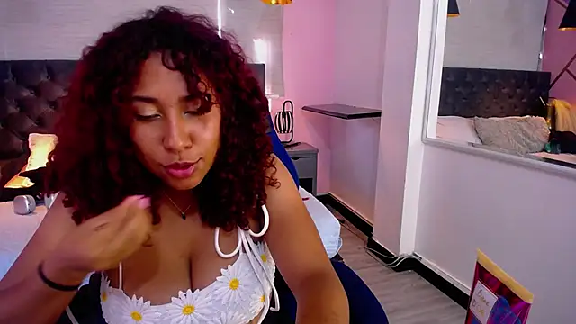 lauraltt online show from January 9, 6:57 pm