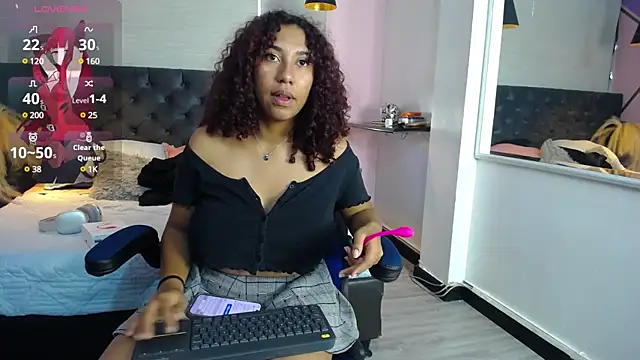 lauraltt online show from January 14, 1:06 pm