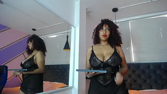 lauraltt online show from January 31, 4:38 pm