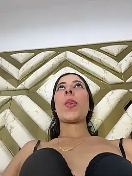 Snapshot of evaFiore chatting on February 24, 8:29 pm evaFiore online show from February 24, 8:29 pm