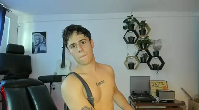 Snapshot of Antonello_Vannucci chatting on February 25, 9:35 pm Antonello Vannucci online show from February 25, 9:35 pm