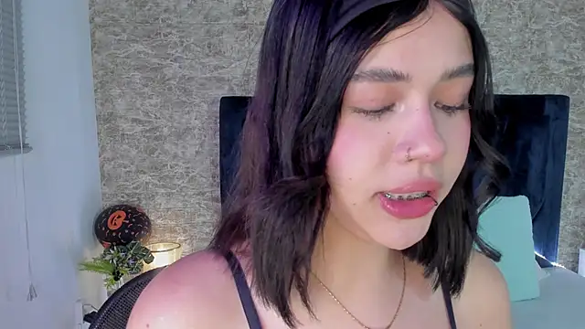 Lily Woodz online show from November 8, 7:23 pm