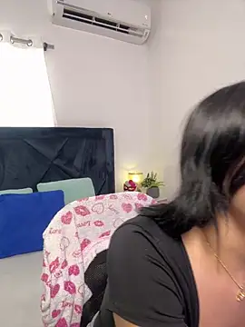 Lily Woodz online show from February 21, 7:04 pm