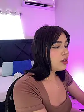 Lily Woodz online show from April 4, 7:11 pm