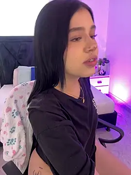 Snapshot of Lily_Woodz chatting on June 23, 7:12 pm Lily Woodz online show from June 23, 7:12 pm