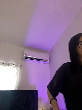 Snapshot of Lily_Woodz chatting on July 1, 7:13 pm Lily Woodz online show from July 1, 7:13 pm