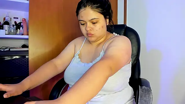 lizzie c online show from February 3, 9:41 am