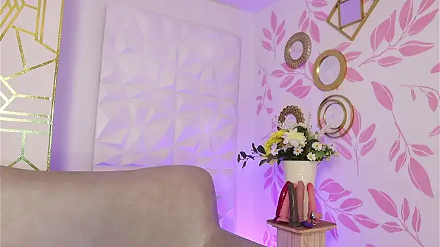 AnikaRomanoff online show from February 17, 6:15 pm