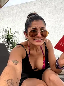 AlejandritaMilano online show from November 27, 8:00 pm