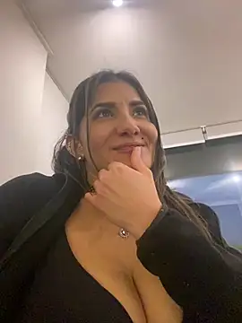 Snapshot of AlejandritaMilano chatting on July 24, 10:19 pm AlejandritaMilano online show from July 24, 10:19 pm