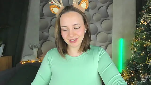 Snapshot of Cute_smile_sharon chatting on December 30, 1:37 am Cute smile sharon online show from December 30, 1:37 am