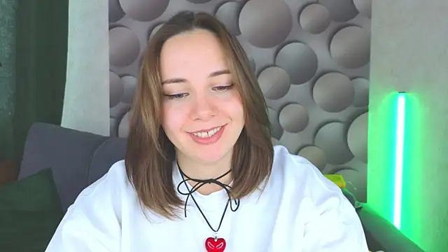 Snapshot of Cute_smile_sharon chatting on February 14, 5:09 am Cute smile sharon online show from February 14, 5:09 am